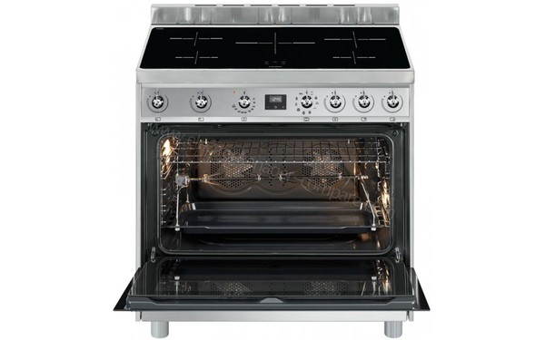 SMEG C9CIMX9 - Vue de face, porte ouverte (cr&eacute;dit : Boulanger)