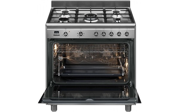 SMEG CG90X9 - Vue de face, porte ouverte (cr&eacute;dit : Boulanger)