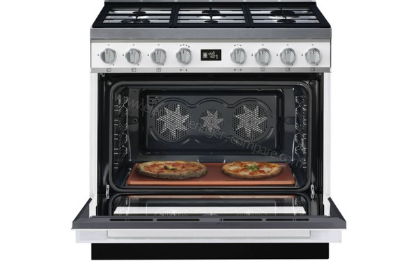 SMEG CPF9GMWH - Vue de face, porte ouverte (cr&eacute;dit : Boulanger)