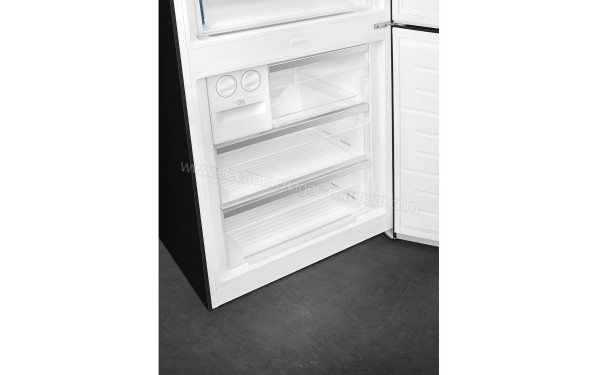 SMEG FA490RBL - Vue de l'int&eacute;rieur partie cong&eacute;lateur