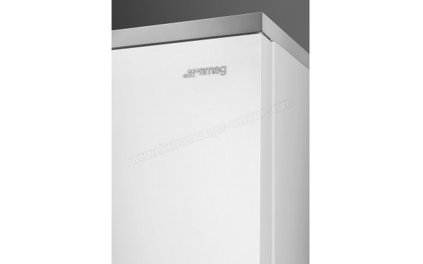SMEG FA490RWH - Zoom sur le logo chrom&eacute;