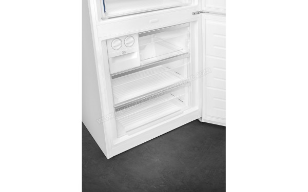 SMEG FA490RWH - Vue de l'int&eacute;rieur partie cong&eacute;lateur