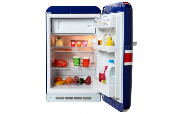 SMEG FAB10RUJ - Vue de l'int&eacute;rieur (cr&eacute;dit : Boulanger)