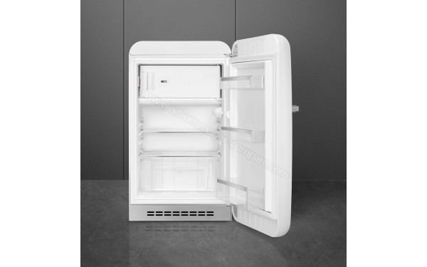 SMEG FAB10RWH5 - Vue de l'int&eacute;rieur