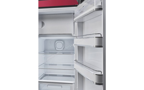 SMEG FAB28RDRB3 - Vue des &eacute;quipements int&eacute;rieurs