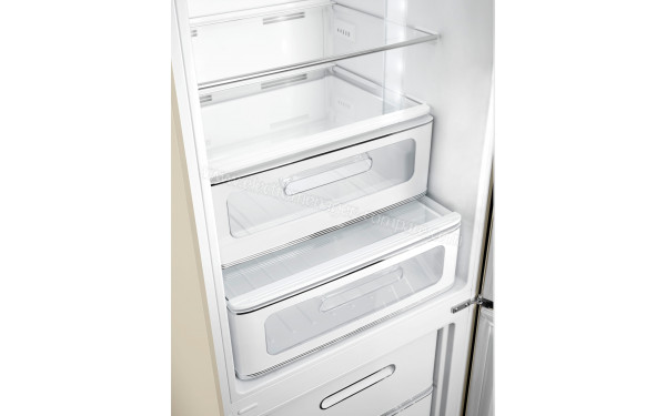 SMEG FAB32LCR5 - Vue de l'int&eacute;rieur partie bac &agrave; l&eacute;gumes