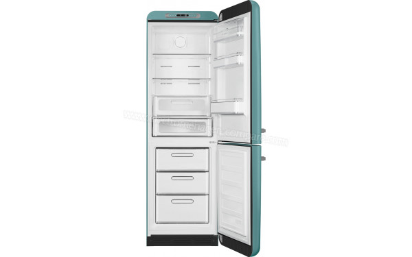 SMEG FAB32REGM6 - Vue de l'int&eacute;rieur