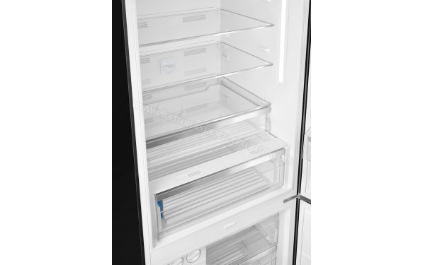 SMEG FAB38RBL - Vue de l'int&eacute;rieur