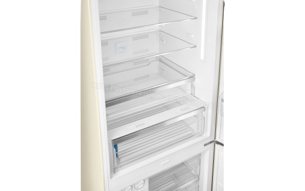 SMEG FAB38RCR - Vue de l'int&eacute;rieur