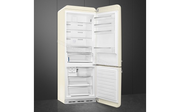 SMEG FAB38RCR - Mise en situation vue 3/4 gauche portes ouvertes