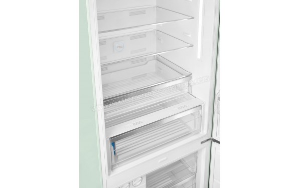 SMEG FAB38RPG - Vue de l'int&eacute;rieur