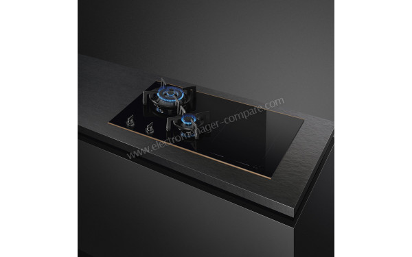 SMEG PM6743R - Appareil encastr&eacute; vue 3/4 droite