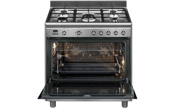 SMEG SCB91MFX9 - Vue de face, porte ouverte (cr&eacute;dit : Boulanger)