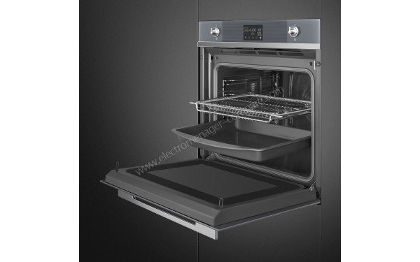 SMEG SO6102M2S - Appareil encastr&eacute; vue de l'int&eacute;rieur avec grilles et l&egrave;chefrite