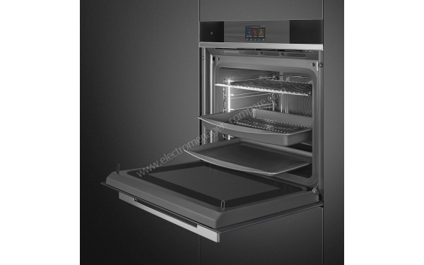 SMEG SO6104APN - Appareil encastr&eacute; vue de l'int&eacute;rieur avec grilles et l&egrave;chefrite