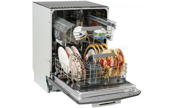 SMEG ST2FABNE2 - Vue de l'int&eacute;rieur (cr&eacute;dit : Darty)
