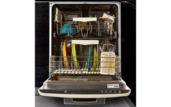 SMEG ST2FABP2 - Vue de l'int&eacute;rieur (cr&eacute;dit : Boulanger)