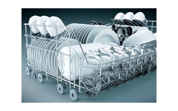 SMEG STO905 - Vue du panier inf&eacute;rieur