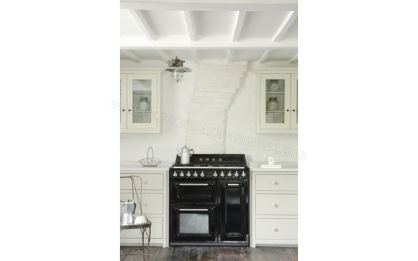 SMEG TR93BL - Vue de face, appareil encastr&eacute; (cr&eacute;dit : Boulanger)