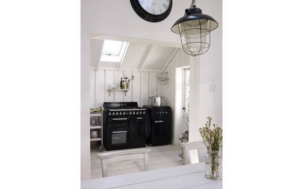 SMEG TR93BL - Vue 3/4 gauche, en pose libre (cr&eacute;dit : Boulanger)