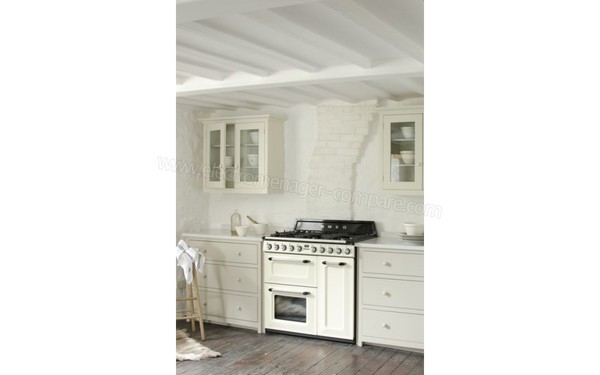 SMEG TR93P - Vue 3/4 droite, appareil encastr&eacute; (cr&eacute;dit : Boulanger)