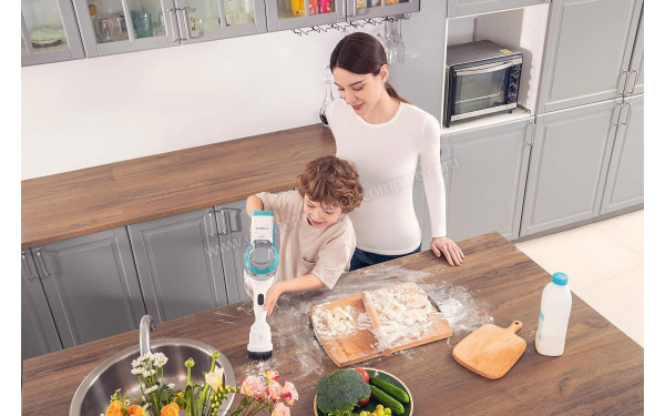 TINECO Power Hero 11 Bleu - Mise en situation