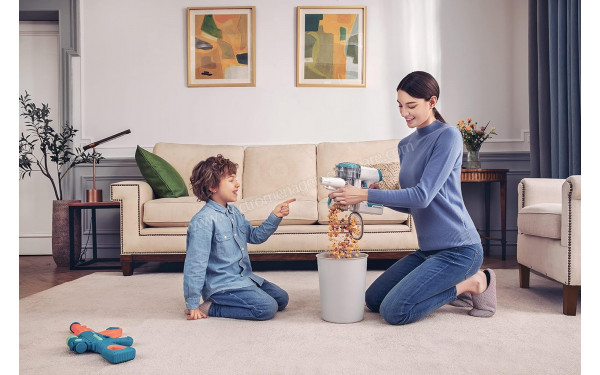 TINECO Power Hero 11 Bleu - Mise en situation