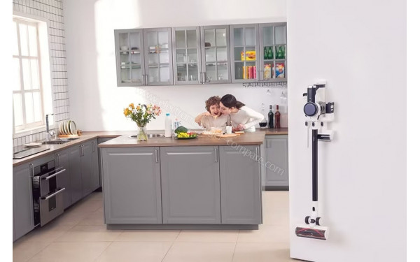 TINECO Pure One S12 - Vue sur la station murale de chargement