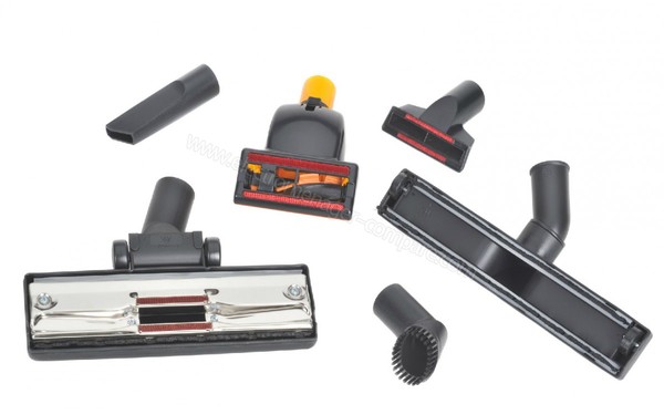 TORNADO TO7920RP+ - Brosses et accessoires vue de dessous (cr&eacute;dit : Darty)
