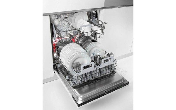 WHIRLPOOL ADG8942WH - Vue de l'int&eacute;rieur 1 (cr&eacute;dit : Darty)