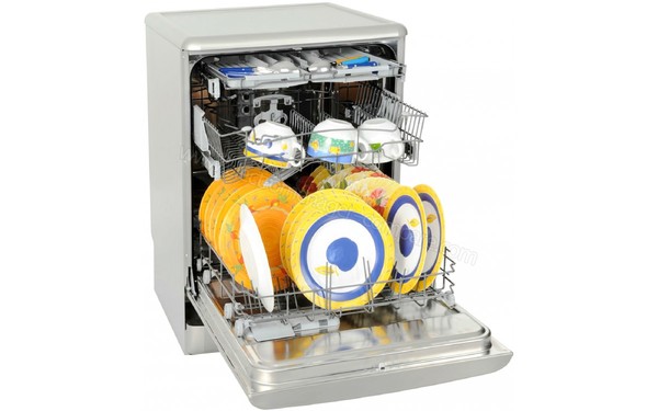 WHIRLPOOL ADP6253GGIX - Vue 3/4 gauche de l'int&eacute;rieur (cr&eacute;dit : Darty)