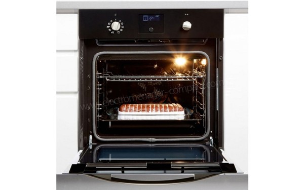 WHIRLPOOL AKZ 520/NB - Vue de l'int&eacute;rieur (cr&eacute;dit : Boulanger)