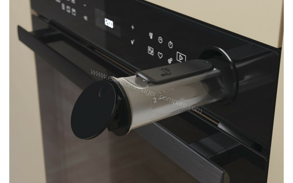 WHIRLPOOL AKZ9S 8270 FB - Chargement du r&eacute;servoir d'eau