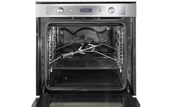 WHIRLPOOL AKZM 8080/IX - Vue de face avec tournebroche (cr&eacute;dit : Boulanger)