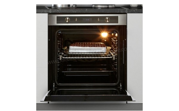 WHIRLPOOL AKZM 8080/IX - Eclairage int&eacute;rieur du four  (cr&eacute;dit : Boulanger)