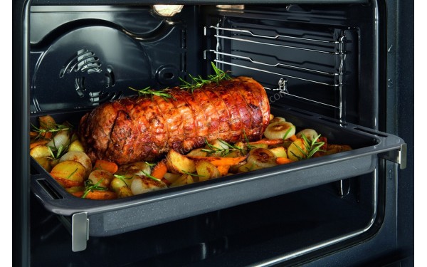 WHIRLPOOL AKZM 8490/IX - Mise en situation (cr&eacute;dit : Darty)