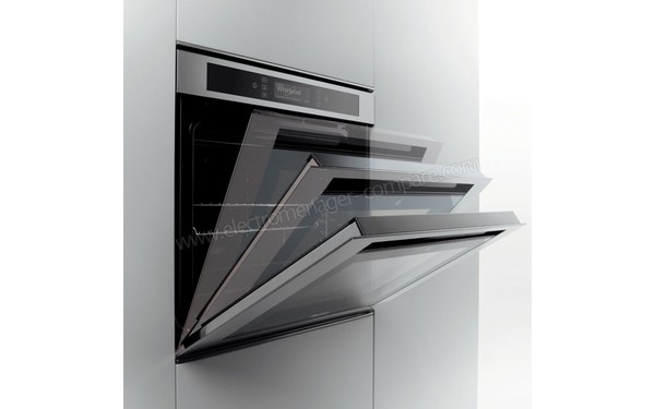 WHIRLPOOL AKZM 8920/GK - Vue 3/4 gauche porte ouverte (cr&eacute;dit : Boulanger)