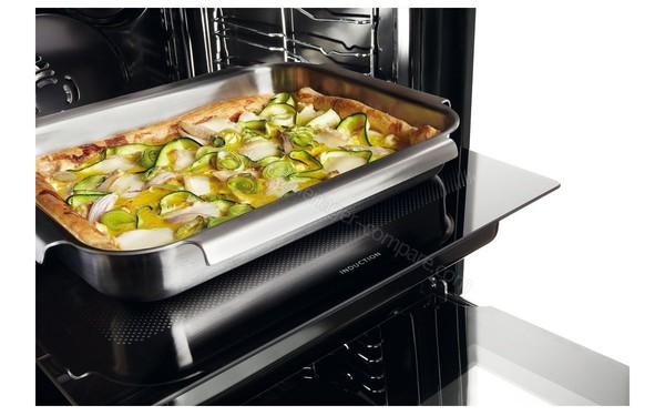 WHIRLPOOL AKZM 8920/GK - Porte ouverte (cr&eacute;dit : Boulanger)