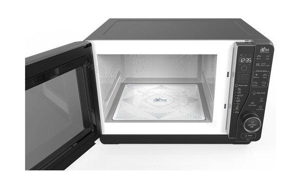 WHIRLPOOL MWF 421/NB - Porte ouverte (cr&eacute;dit : Darty)