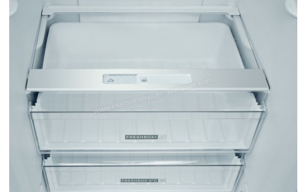 WHIRLPOOL W7921OK AQUA - Vue des bacs de zone fra&icirc;cheur vide (cr&eacute;dit : Boulanger)