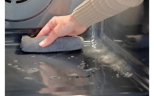 WHIRLPOOL W7 OM4 4S1 P BL - Mise en situation