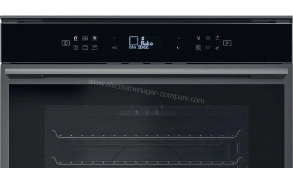 WHIRLPOOL W7 OM4 4S1P BSS - Vue de la poign&eacute;e et du bandeau de commandes