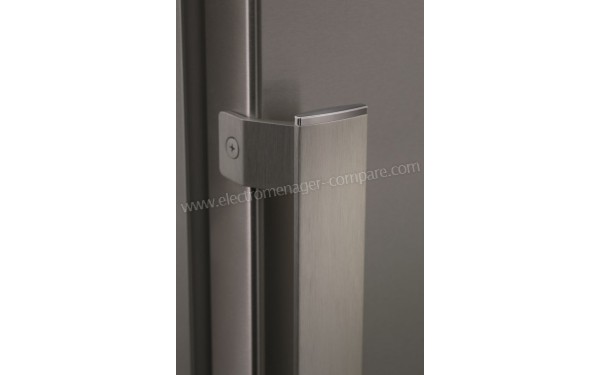 WHIRLPOOL W84BE72X - Vue de la poign&eacute;e (cr&eacute;dit : Boulanger)