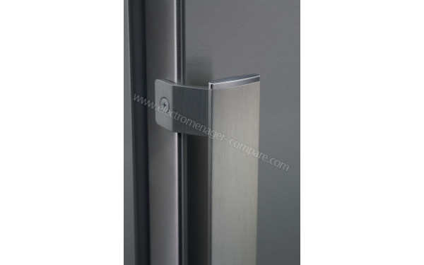 WHIRLPOOL W84TE72X2 - Zoom sur les poign&eacute;es