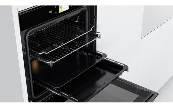 WHIRLPOOL W9 OM2 4MS2 H - Appareil encastr&eacute; vue de l'int&eacute;rieur