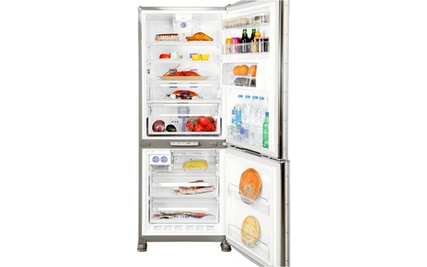 WHIRLPOOL WBS4335NFX - Vue de l'int&eacute;rieur (cr&eacute;dit : Darty)