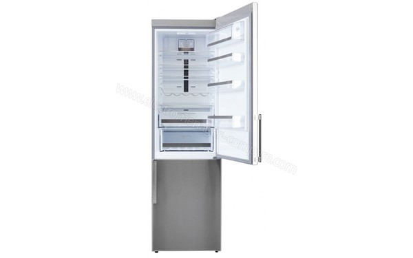 WHIRLPOOL WDNF93DIXH - Vue de la partie r&eacute;frig&eacute;rateur vide (cr&eacute;dit : Boulanger)