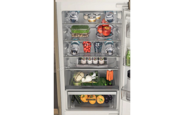 WHIRLPOOL WHC18D011C2FR - Vue de l'int&eacute;rieur partie r&eacute;frig&eacute;rateur