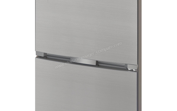 WHIRLPOOL WHK26493X5E - Zoom sur les poign&eacute;es int&eacute;gr&eacute;es