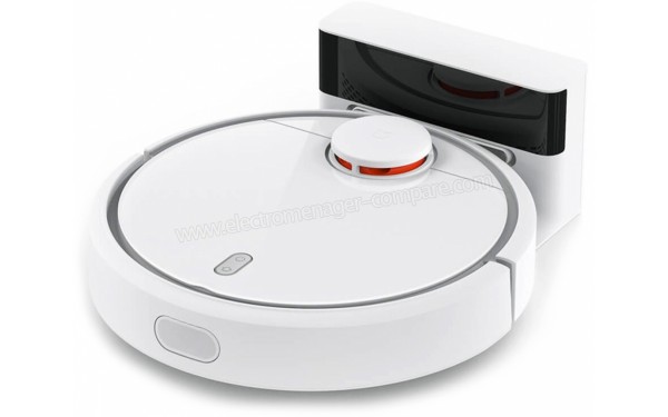 XIAOMI Mi Robot Vacuum - Vue 3/4 droite avec base de charge (cr&eacute;dit : Darty)